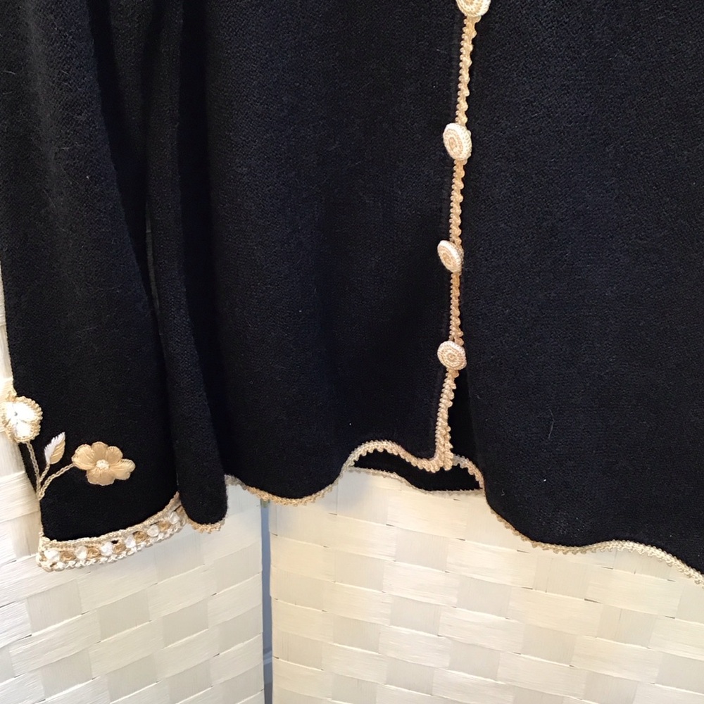 Peruvian Connection Black and Cream Floral Cardigan - Picture 5 of 8